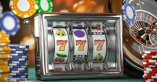 Filipino players enjoying merryph sports and casino entertainment on mobile
